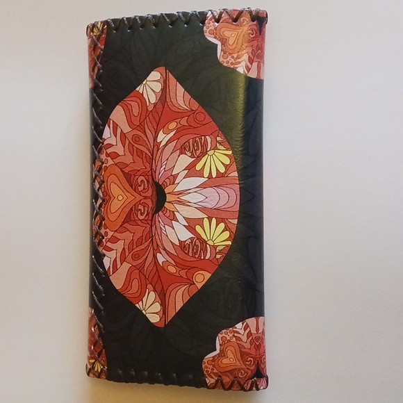 Painted LIPS Printed WALLET Hand Stitched Vegan Leather Multi compartment - Picture 3 of 7